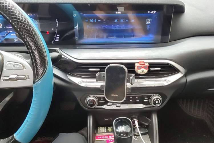 Used Bestune T77 2019 230 TID Automatic Luxury Version China VI Emission Standard Audio And AC Panel