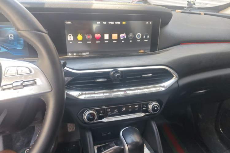 Used Bestune T77 2019 230 TID Automatic Luxury Version China VI Emission Standard Audio And AC Panel