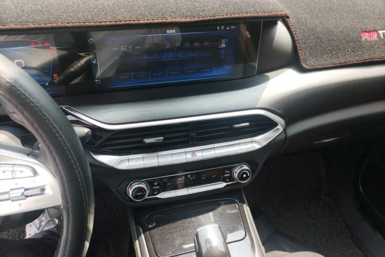 Used Bestune T77 2019 230 TID Automatic Prestige Version China V Audio And AC Panel
