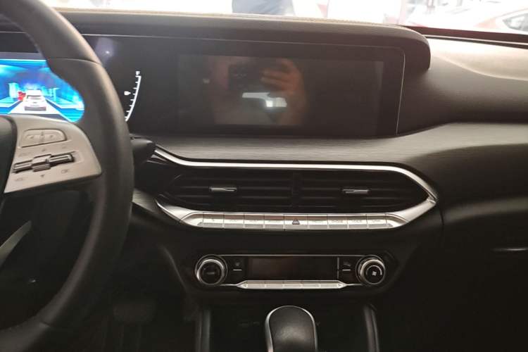 Used Bestune T77 2019 230 TID Automatic Luxury Version National V Audio And AC Panel