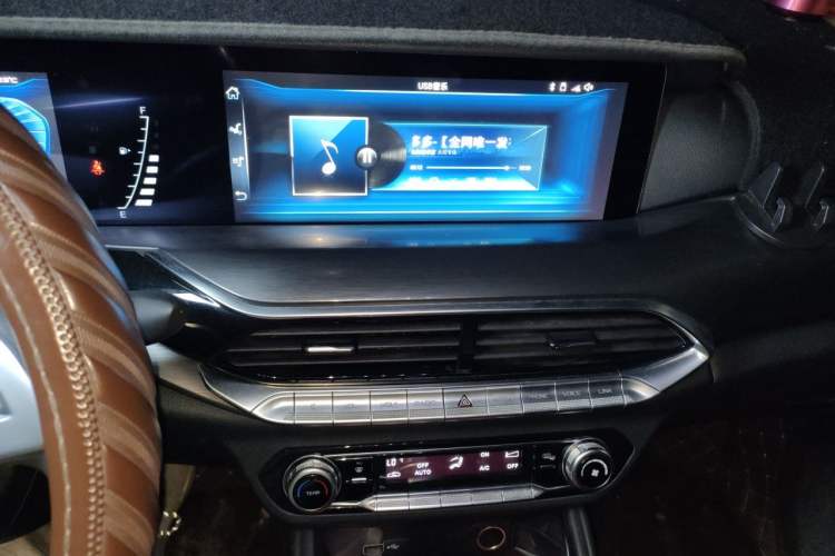 Used Bestune T77 2019 230 TID Automatic Luxury Version National V Audio And AC Panel