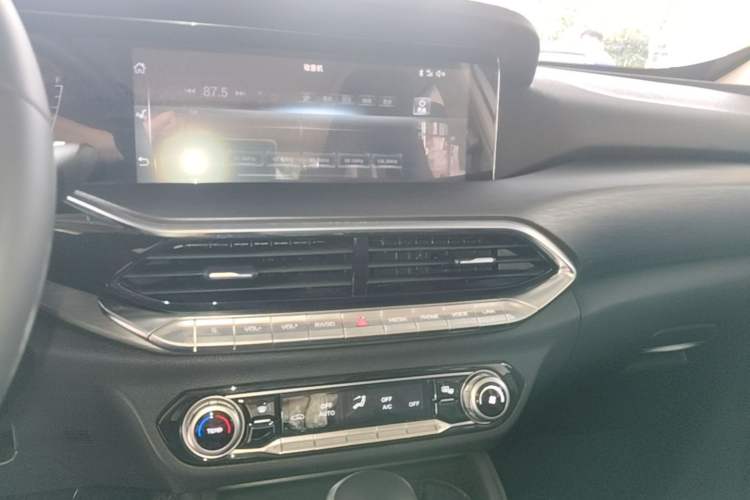 Used Bestune T77 2019 230 TID Automatic Luxury Version National V Audio And AC Panel