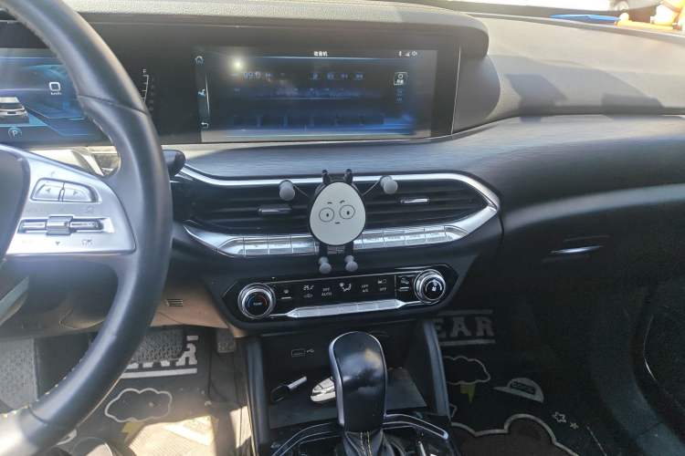 Used Bestune T77 2019 230 TID Automatic Luxury Version China VI Emission Standard Audio And AC Panel