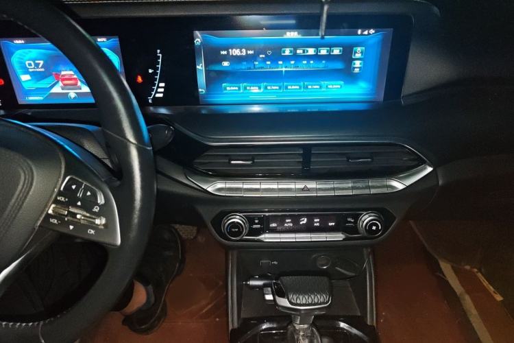 Used Bestune T77 2019 230 TID Automatic Luxury Version National V Audio And AC Panel