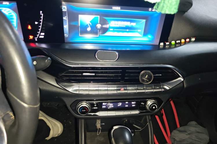Used Bestune T77 2019 230 TID Automatic Luxury Version China VI Emission Standard Audio And AC Panel