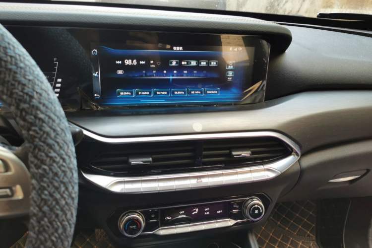 Used Bestune T77 2019 230 TID Automatic Luxury Version National V Audio And AC Panel