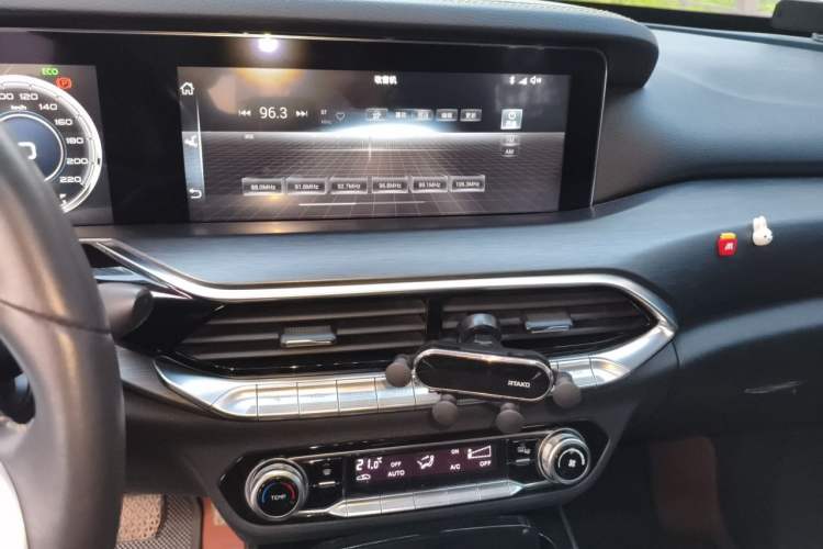 Used Bestune T77 2019 230 TID Automatic Prestige Version China V Emission Standard Audio And AC Panel