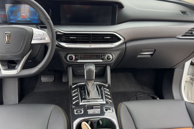 Used Bestune T77 2019 230 TID Automatic Luxury Version China VI Emission Standard Audio And AC Panel