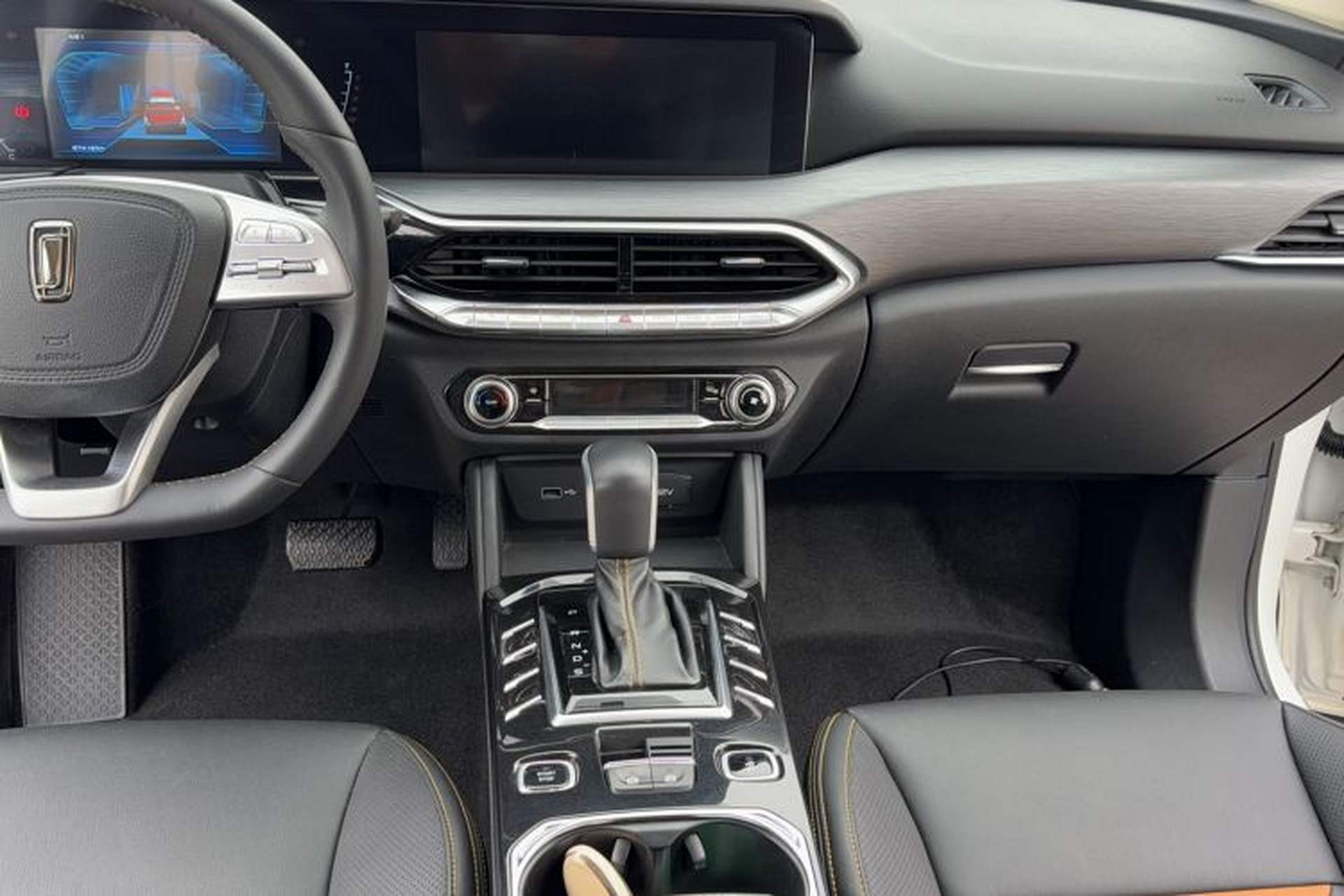 Used Bestune T77 2019 230 TID Automatic Luxury Version China VI Emission Standard Audio And AC Panel