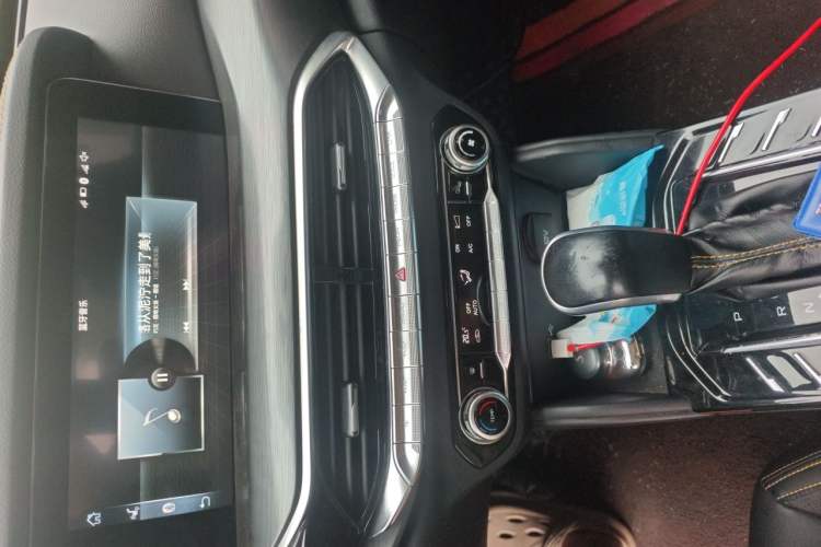 Used Bestune T77 2019 230 TID Automatic Luxury Version China VI Emission Standard Audio And AC Panel