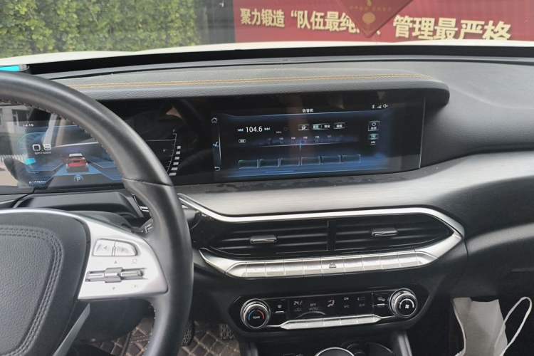 Used Bestune T77 2019 230 TID Automatic Luxury Version China VI Emission Standard Audio And AC Panel