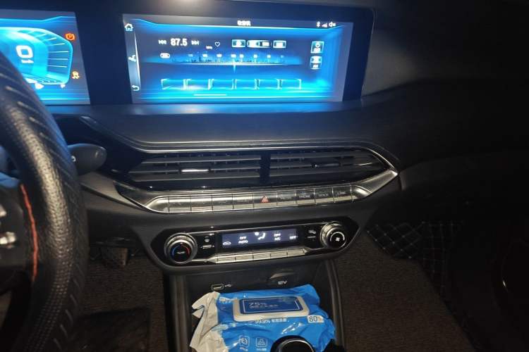Used Bestune T77 2019 230 TID Manual Luxury Version China VI Audio And AC Panel