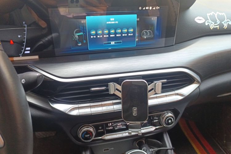 Used Bestune T77 2019 230 TID Automatic Luxury Version China VI Emission Standard Audio And AC Panel