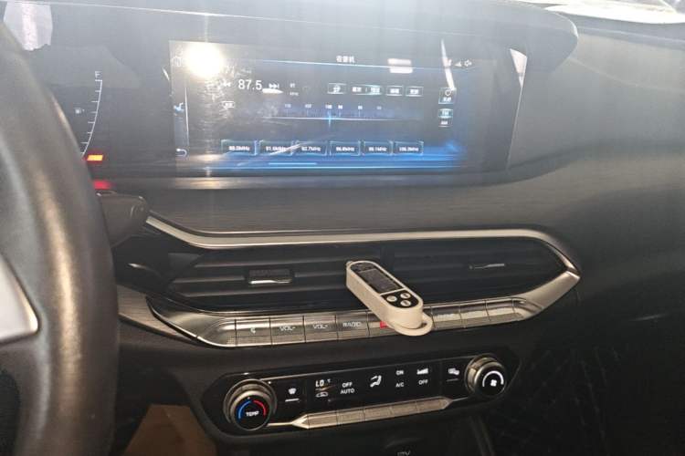 Used Bestune T77 2019 230 TID Automatic Luxury Version China VI Emission Standard Audio And AC Panel