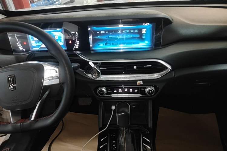 Used Bestune T77 2019 230 TID Automatic Luxury Version National V Audio And AC Panel