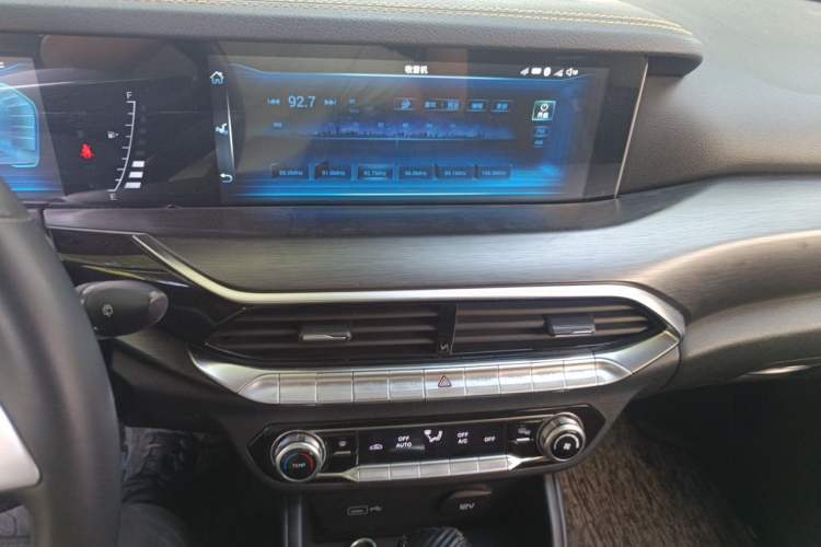 Used Bestune T77 2019 230 TID Automatic Luxury Version National V Audio And AC Panel