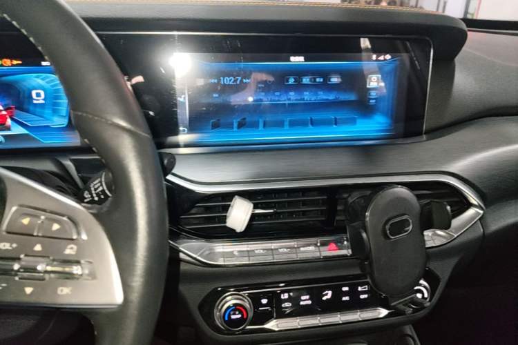 Used Bestune T77 2019 230 TID Automatic Luxury Version National V Audio And AC Panel