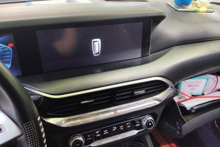 Used Bestune T77 2019 Facelift 230 TID Manual Luxury Version China VI Audio And AC Panel