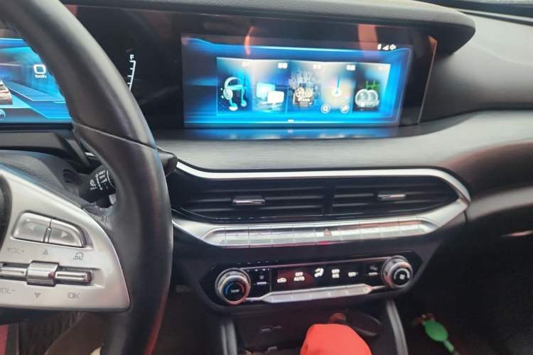 Used Bestune T77 2019 230 TID Automatic Luxury Version China VI Emission Standard Audio And AC Panel
