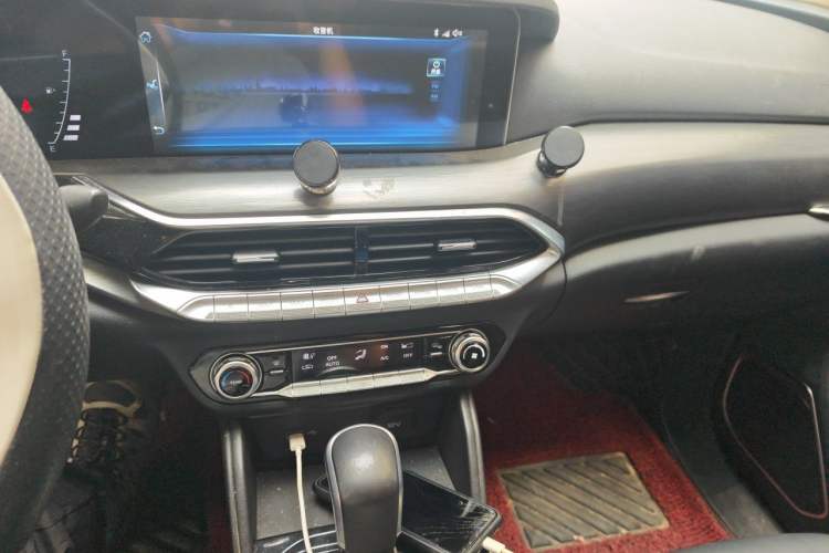 Used Bestune T77 2019 230 TID Automatic Luxury Version National V Audio And AC Panel