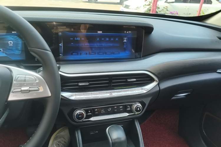 Used Bestune T77 2019 230 TID Automatic Luxury Version China VI Emission Standard Audio And AC Panel