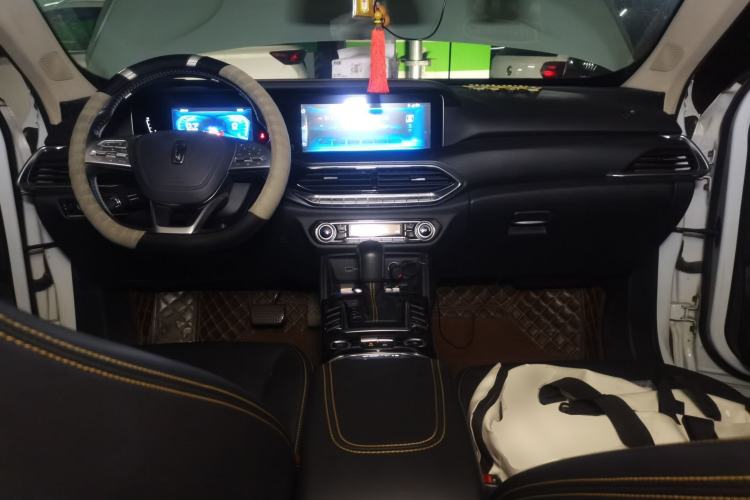 Used Bestune T77 2019 230 TID Automatic Luxury Version National V Center Console