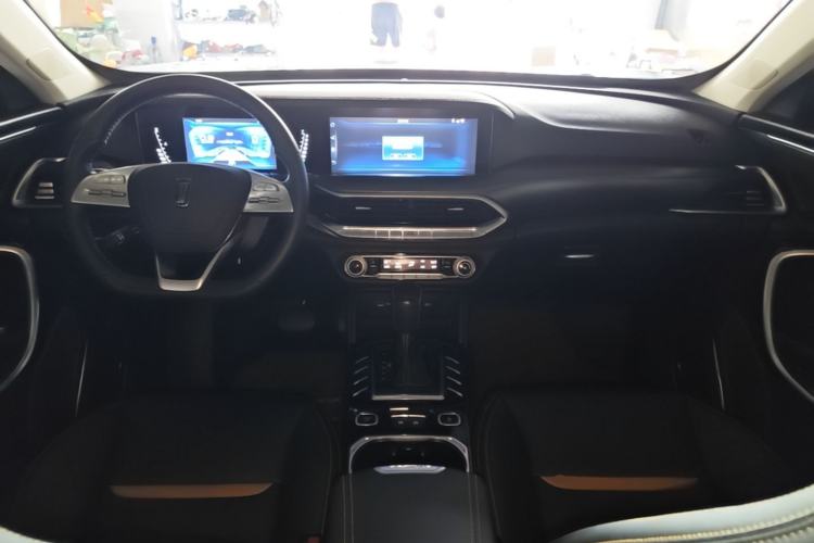 Used Bestune T77 2019 230 TID Automatic Luxury Version China VI Emission Standard Center Console