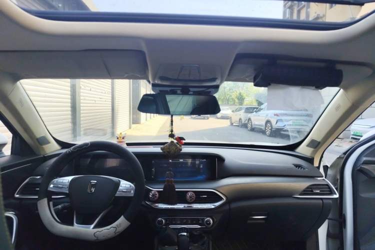 Used Bestune T77 2019 230 TID Automatic Prestige Version China VI Emission Standard Center Console
