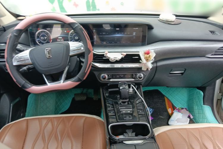 Used Bestune T77 2019 230 TID Automatic Prestige Version China VI Emission Standard Center Console