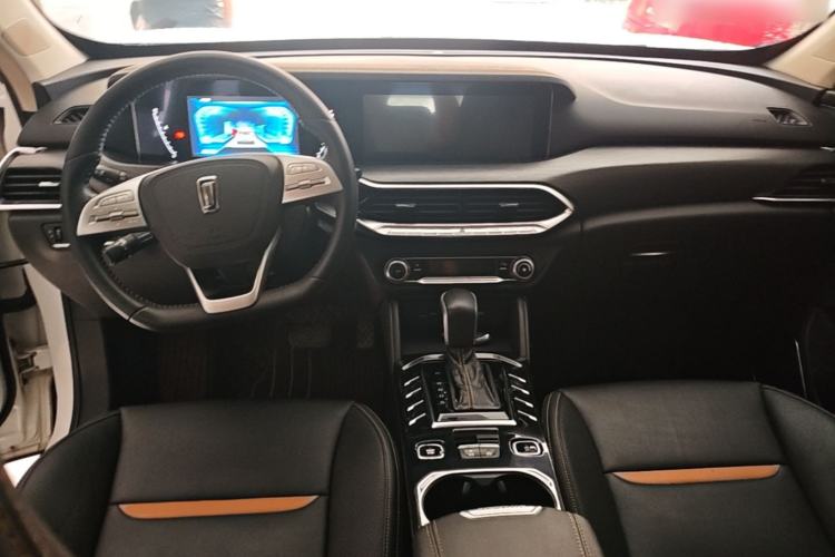 Used Bestune T77 2019 230 TID Automatic Luxury Version National V Center Console