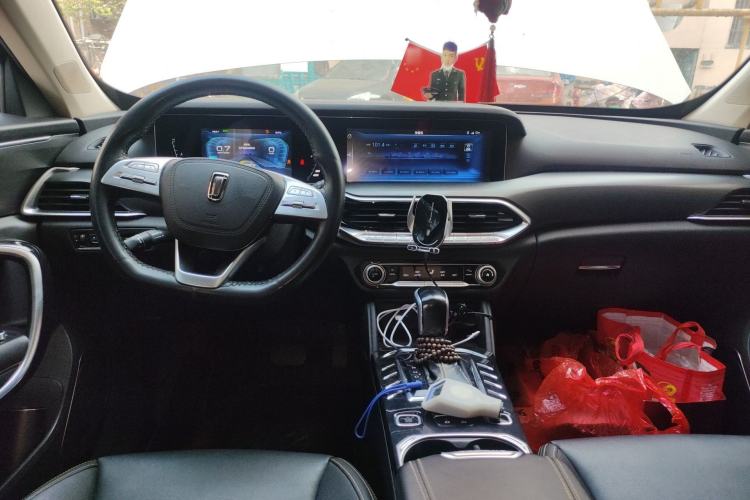 Used Bestune T77 2019 230 TID Automatic Prestige Version China VI Emission Standard Center Console