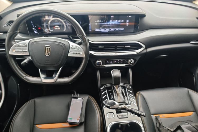 Used Bestune T77 2019 230 TID Automatic Luxury Version China VI Emission Standard Center Console