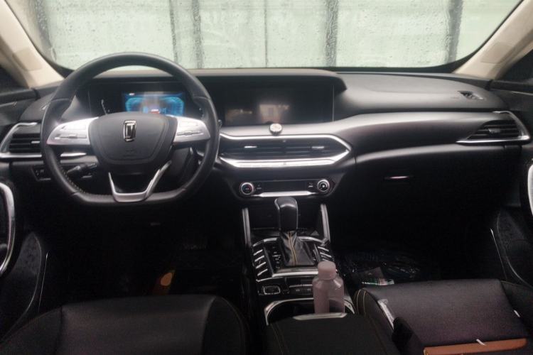 Used Bestune T77 2019 230 TID Automatic Luxury Version China VI Emission Standard Center Console