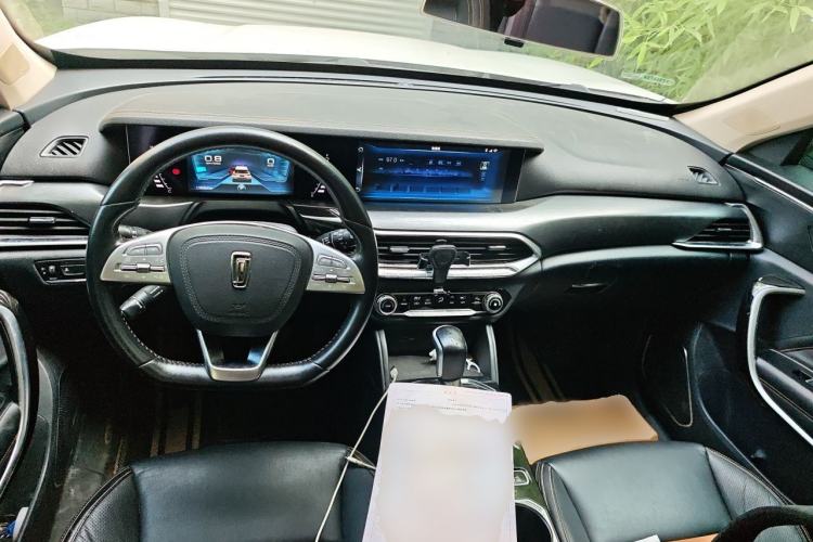 Used Bestune T77 2019 230 TID Automatic Luxury Version China VI Emission Standard Center Console