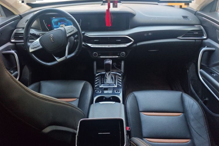 Used Bestune T77 2019 230 TID Automatic Luxury Version China VI Emission Standard Center Console