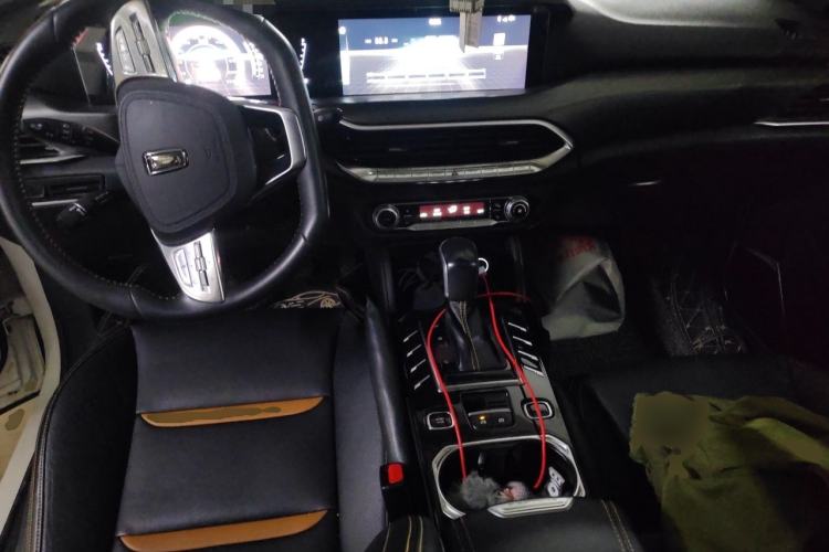Used Bestune T77 2019 230 TID Automatic Prestige Version Rice Noodle Edition China V Center Console