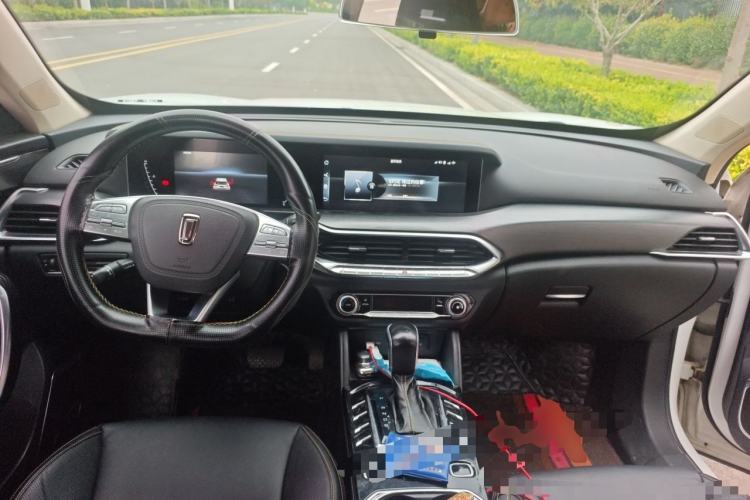 Used Bestune T77 2019 230 TID Automatic Luxury Version China VI Emission Standard Center Console