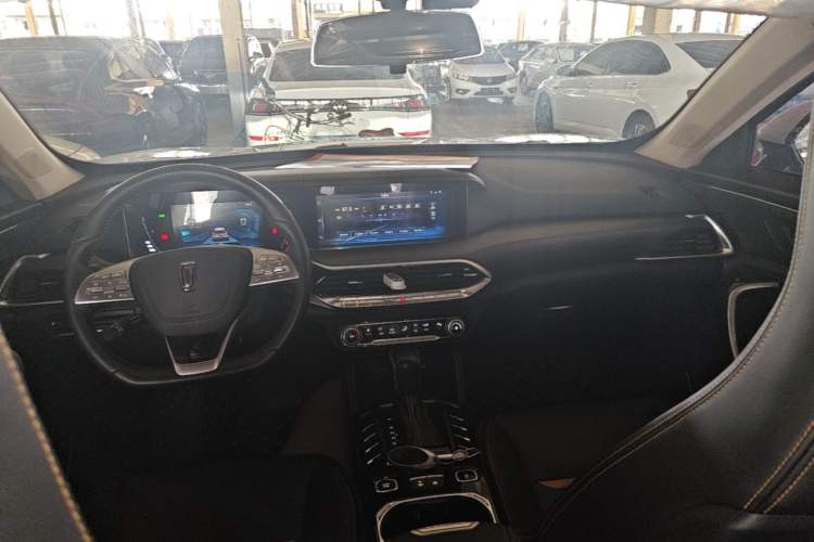 Used Bestune T77 2019 230 TID Automatic Luxury Version China VI Emission Standard Center Console