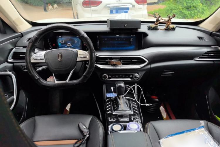 Used Bestune T77 2019 230 TID Automatic Luxury Version China VI Emission Standard Center Console