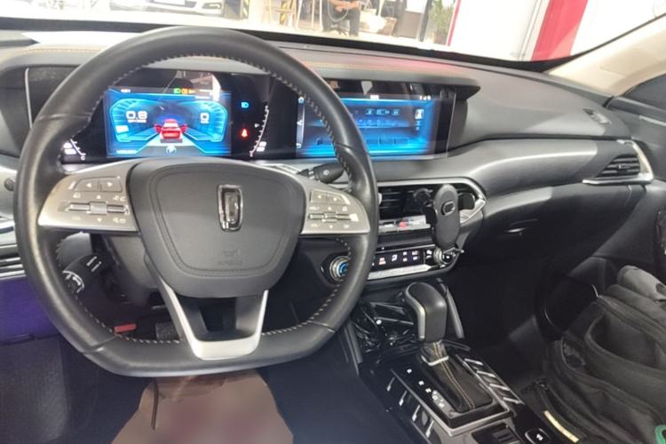Used Bestune T77 2019 230 TID Automatic Luxury Version National V Center Console