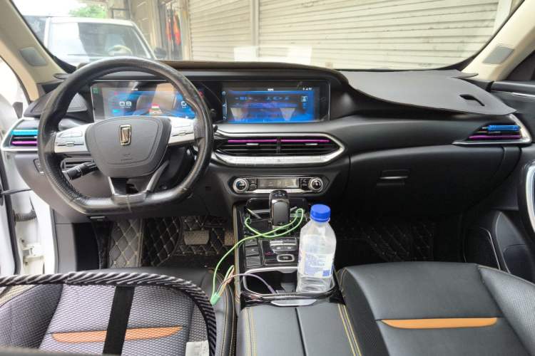 Used Bestune T77 2019 230 TID Automatic Prestige Version China V Emission Standard Center Console
