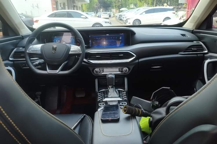 Used Bestune T77 2019 230 TID Automatic Luxury Version China VI Emission Standard Center Console