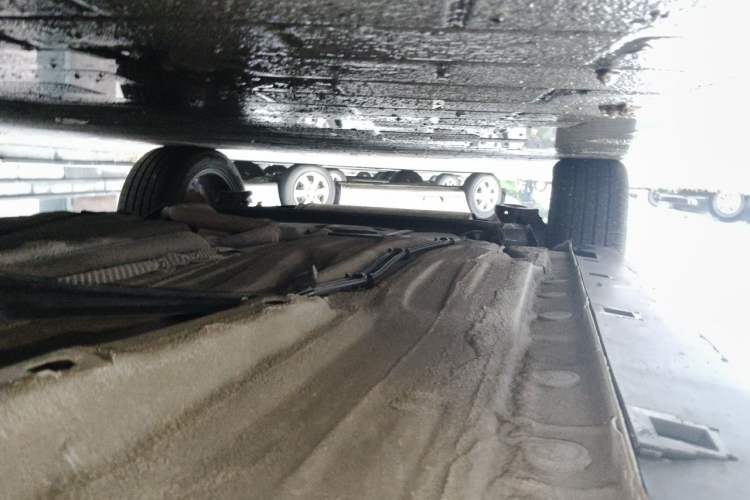 Used Bestune T77 2019 230 TID Automatic Luxury Version China VI Emission Standard Chassis Front Right