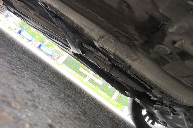 Used Bestune T77 2019 230 TID Automatic Luxury Version China VI Emission Standard Chassis Front Right
