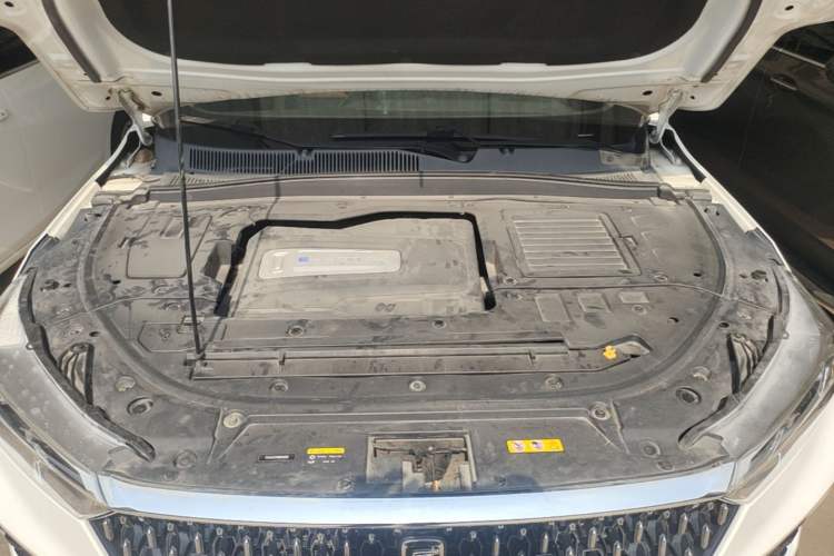 Used Bestune T77 2019 Facelift 230 TID Automatic Luxury Version China V Emission Standard Engine Bay