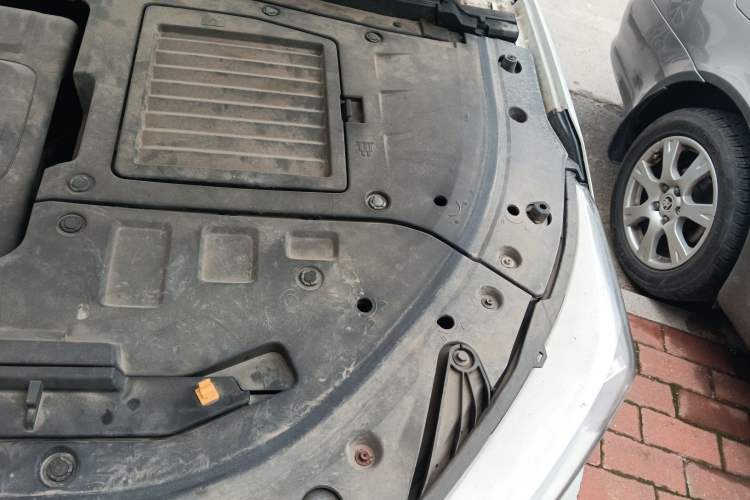 Used Bestune T77 2019 230 TID Automatic Prestige Version China VI Emission Standard Engine Bay Left