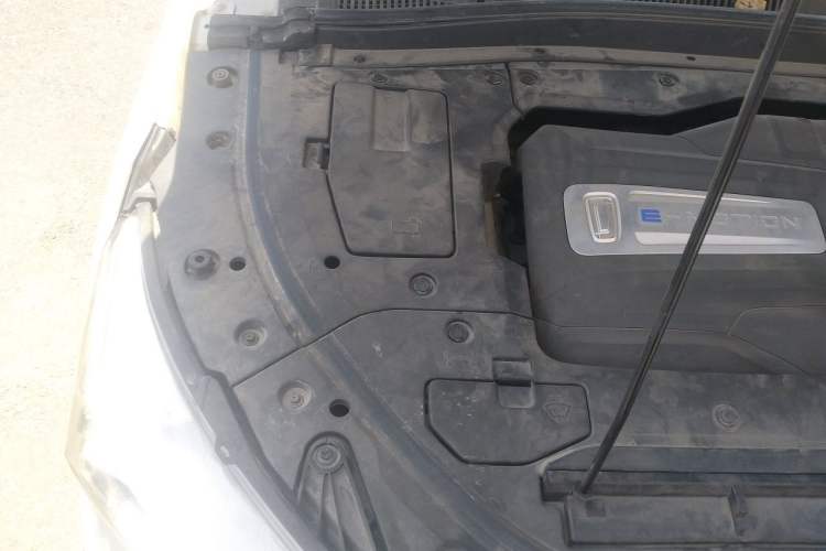 Used Bestune T77 2019 230 TID Automatic Prestige Version China V Emission Standard Engine Bay Right