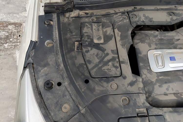 Used Bestune T77 2019 230 TID Automatic Luxury Version China VI Emission Standard Engine Bay Right