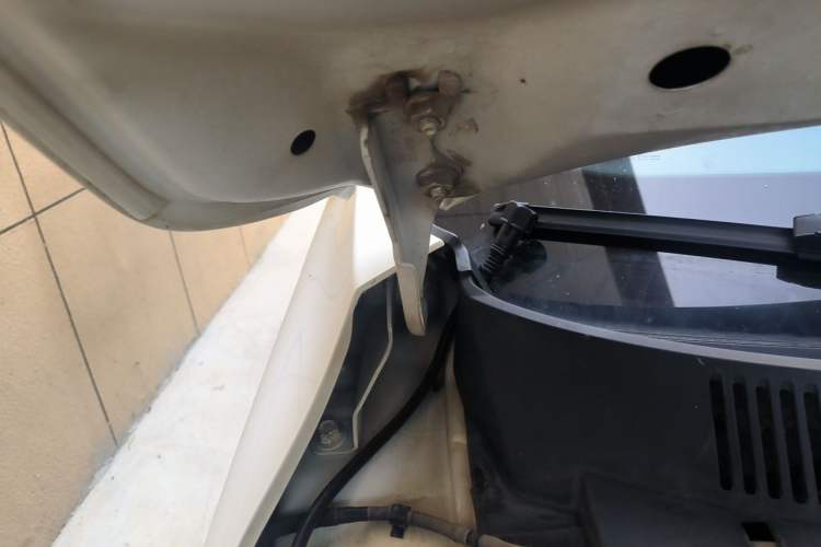 Used Bestune T77 2019 230 TID Automatic Prestige Version China V Emission Standard Engine Bay Right
