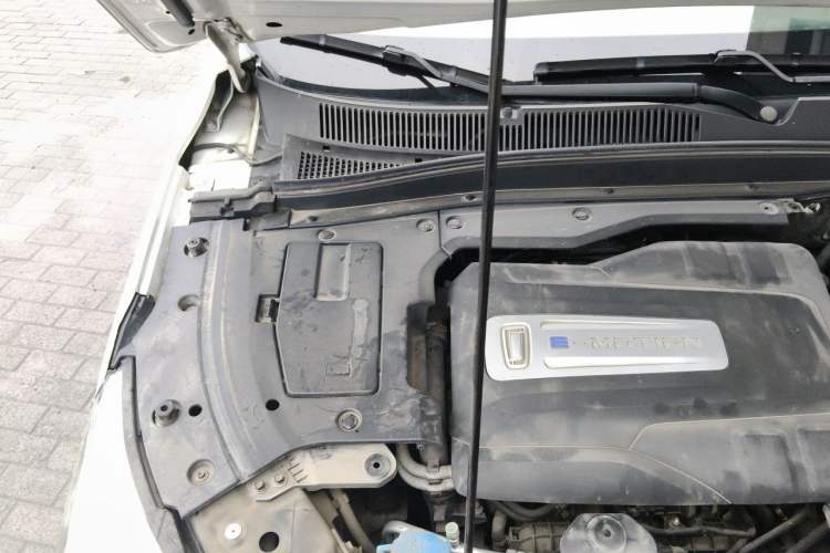 Used Bestune T77 2019 230 TID Automatic Luxury Version China VI Emission Standard Engine Bay Right
